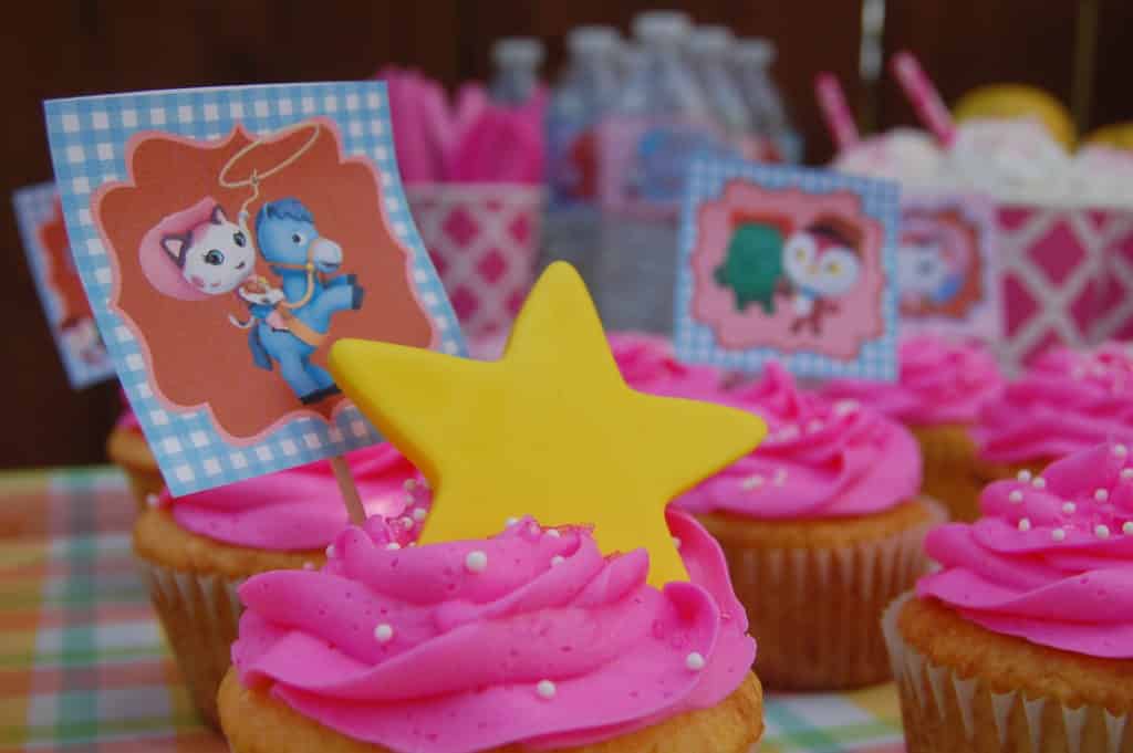 Sheriff Callie cupcakes: Decorated with pink buttercream icing, white sprinkles, star cookie and sheriff Callie cupcake toppers.